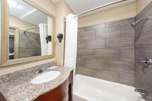 Super 8 by Wyndham Pensacola West - image 16