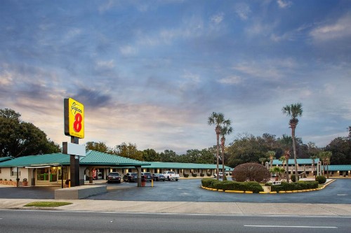 Super 8 by Wyndham Pensacola West - image 18