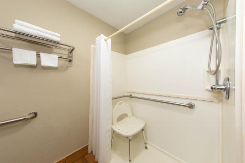 Super 8 by Wyndham Pensacola West - image 21