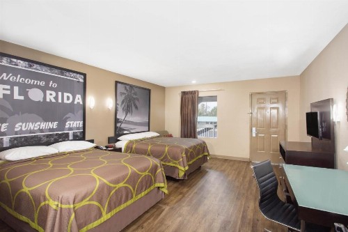 Super 8 by Wyndham Pensacola West - image 29