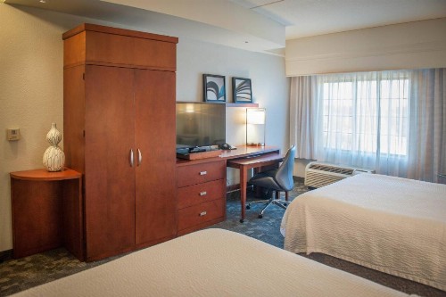 Courtyard by Marriott Pensacola Downtown - image 17