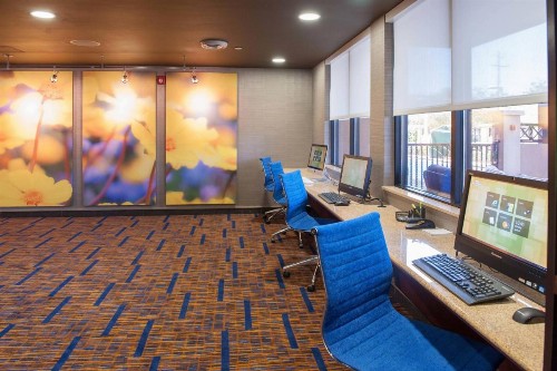 Courtyard by Marriott Pensacola Downtown - image 21