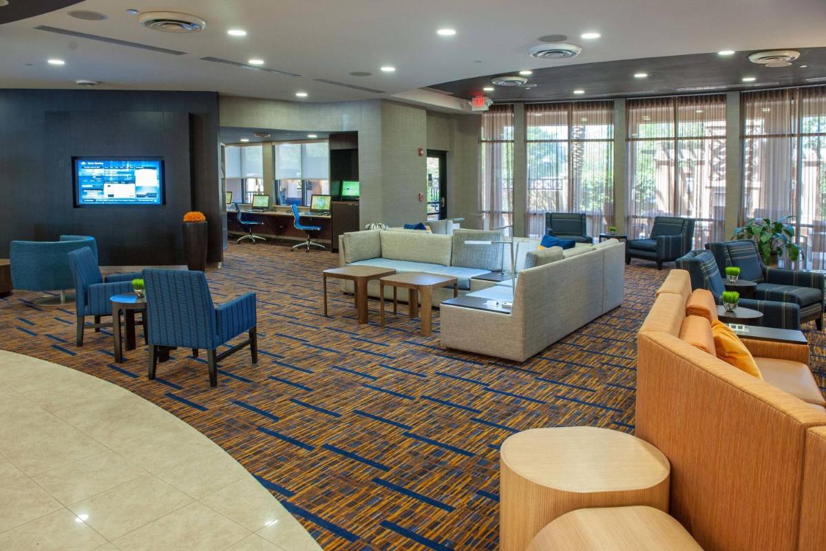 Courtyard by Marriott Pensacola Downtown - image 3