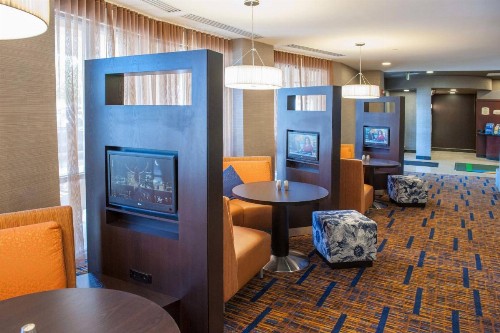 Courtyard by Marriott Pensacola Downtown - image 5