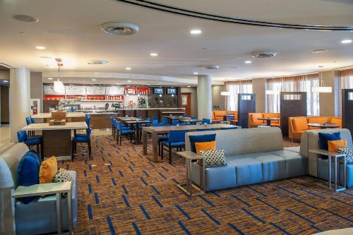 Courtyard by Marriott Pensacola Downtown - image 8