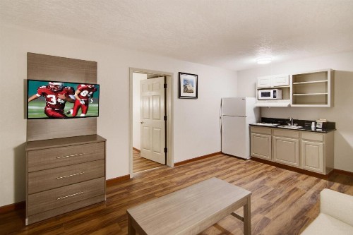 Red Roof Inn & Suites Pensacola-NAS Corry - image 12