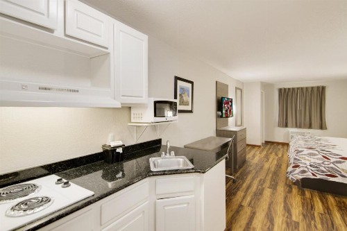 Red Roof Inn & Suites Pensacola-NAS Corry - image 23
