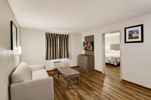 Red Roof Inn & Suites Pensacola-NAS Corry - image 26