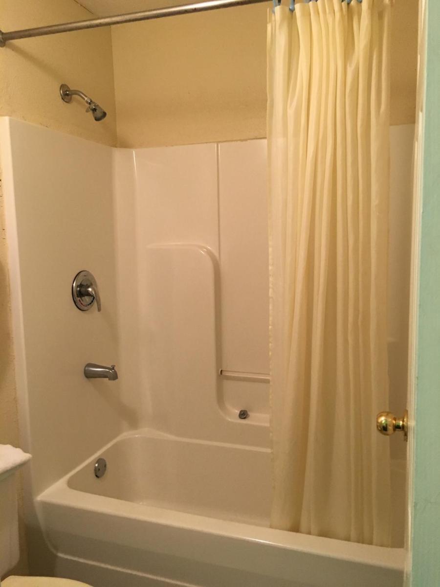 Garden Inn & Suites - image 4