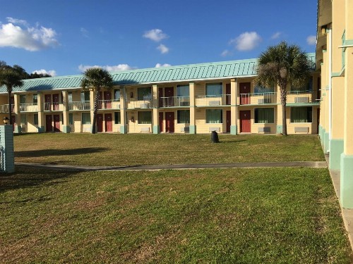 Garden Inn & Suites - image 6