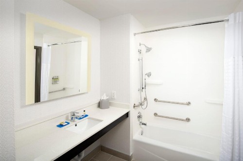 Holiday Inn Express Pensacola Downtown an IHG Hotel - image 3
