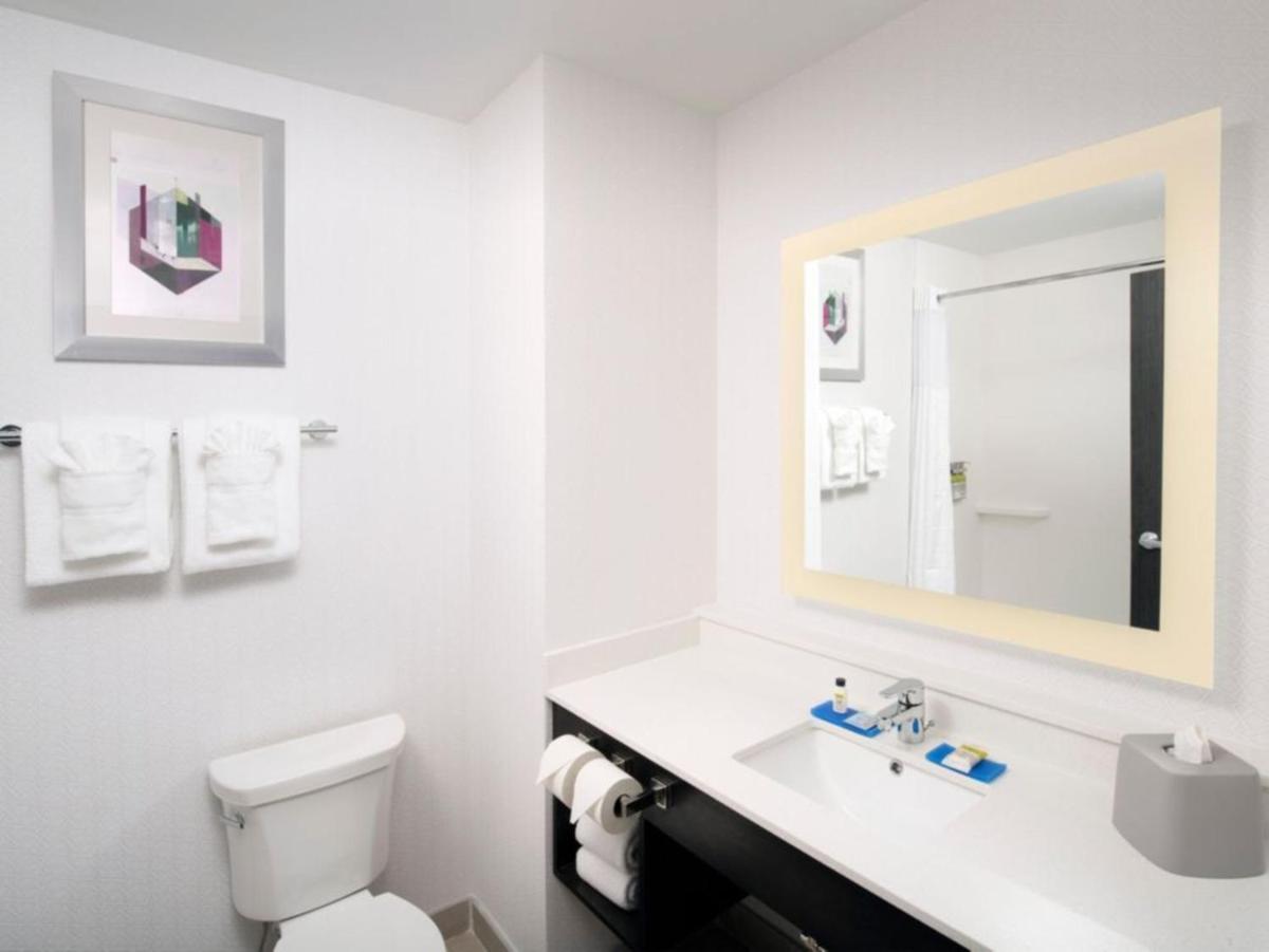 Holiday Inn Express Pensacola Downtown an IHG Hotel - image 4