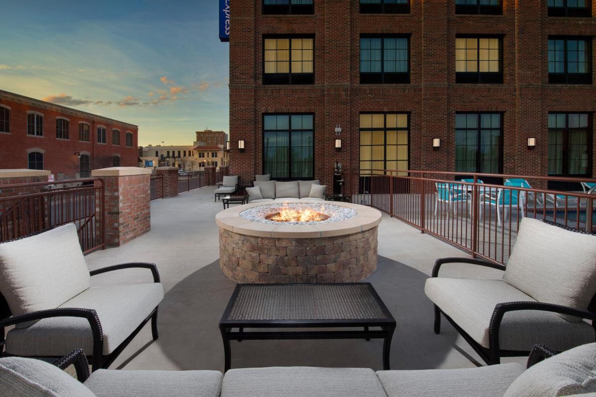 Holiday Inn Express Pensacola Downtown an IHG Hotel - image 5