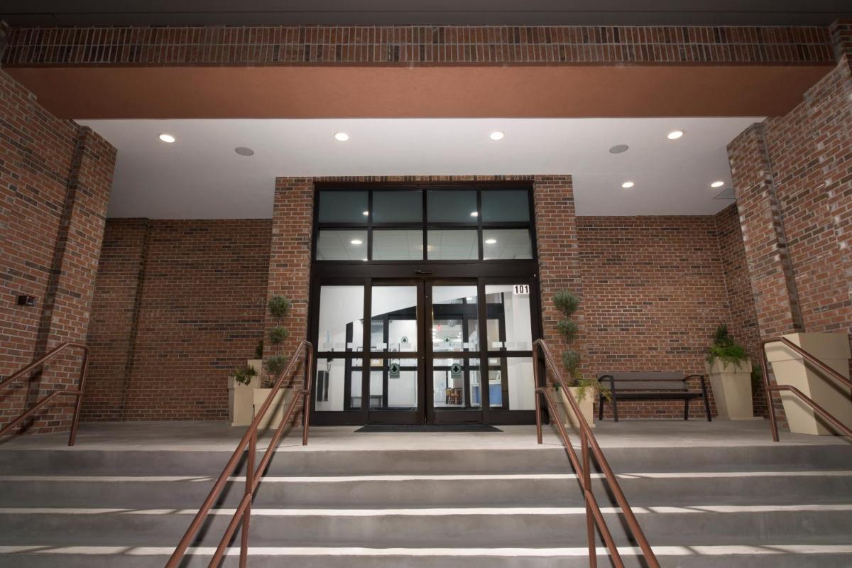 Holiday Inn Express Pensacola Downtown an IHG Hotel - image 7