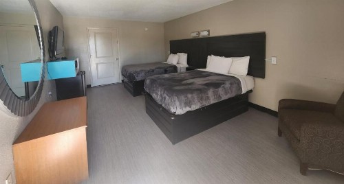 Executive Inn - image 24