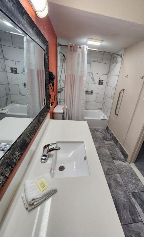Executive Inn - image 26