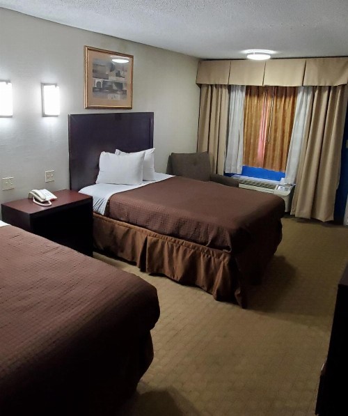 Executive Inn - image 7