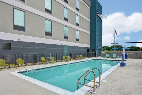 Home2 Suites Pensacola I-10 At North Davis Hwy - image 2