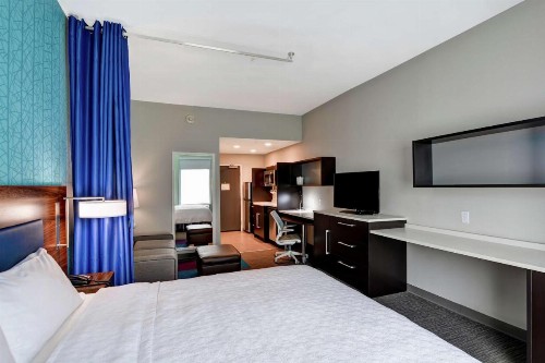 Home2 Suites Pensacola I-10 At North Davis Hwy - image 4