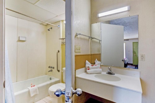 OYO Hotel Pensacola I-10 & Hwy 29 - image 24