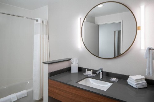 Fairfield Inn & Suites by Marriott Pensacola West I-10 - image 2