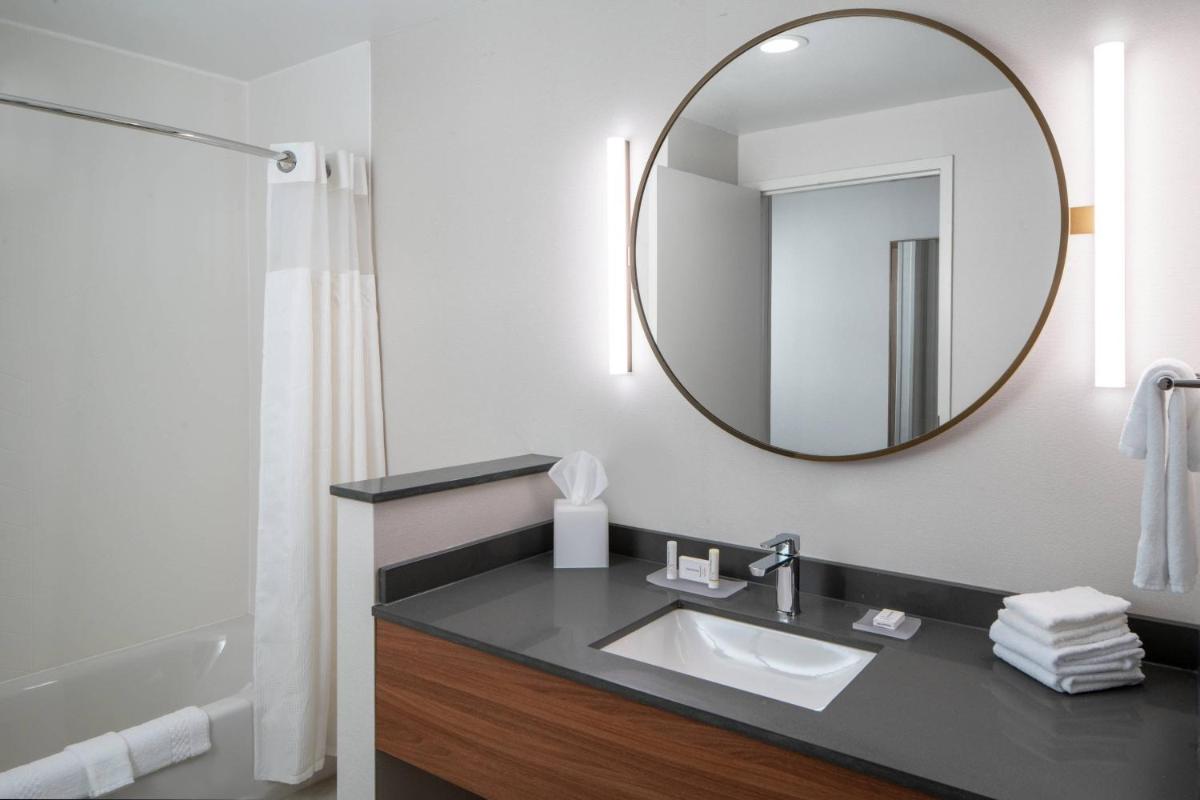 Fairfield Inn & Suites by Marriott Pensacola West I-10 - image 2