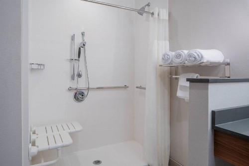 Fairfield Inn & Suites by Marriott Pensacola West I-10 - image 9