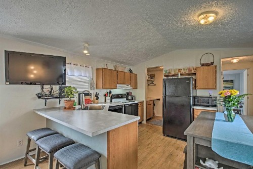 Pet-Friendly Pensacola Home with Outdoor Seating - image 3
