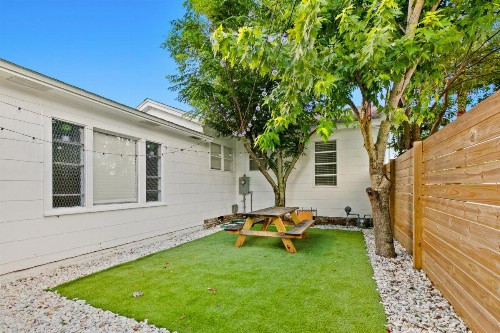 North Hill Cottage - Downtown - image 11