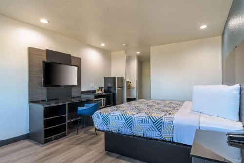 Red Lion Inn & Suites Perris - image 17