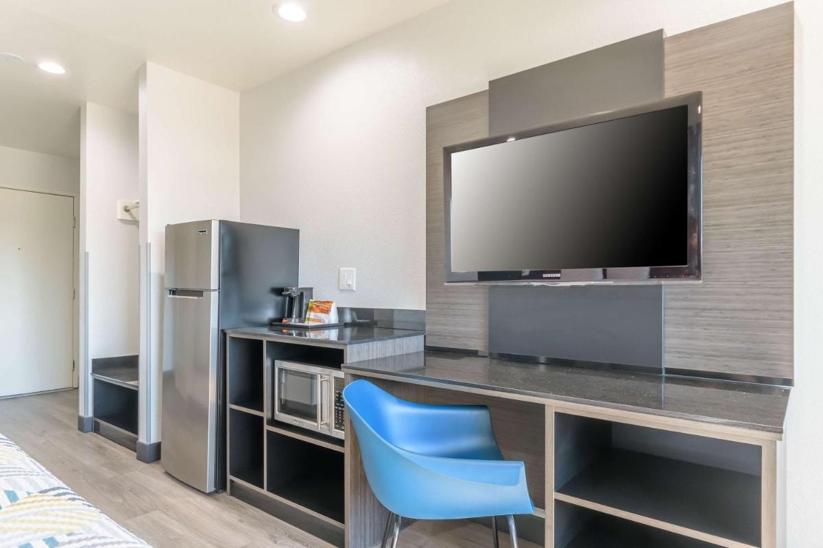 Red Lion Inn & Suites Perris - image 5