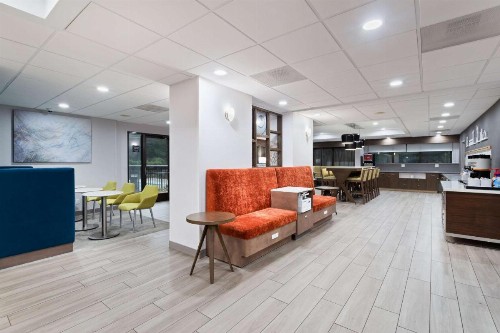 Hampton Inn Perry - image 12