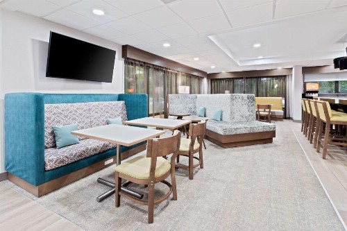 Hampton Inn Perry - image 13