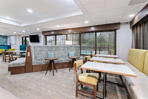 Hampton Inn Perry - image 6