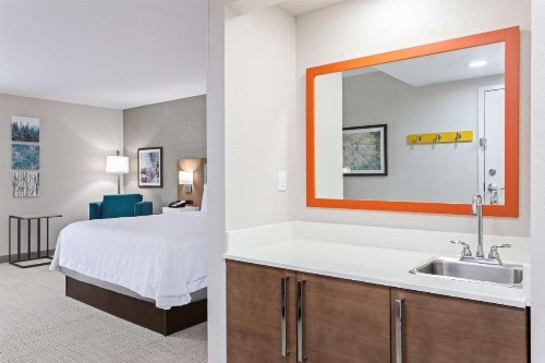 Hampton Inn Perry - image 8