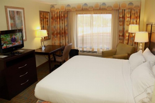 Holiday Inn Express Hotel & Suites Perry an IHG Hotel - image 30