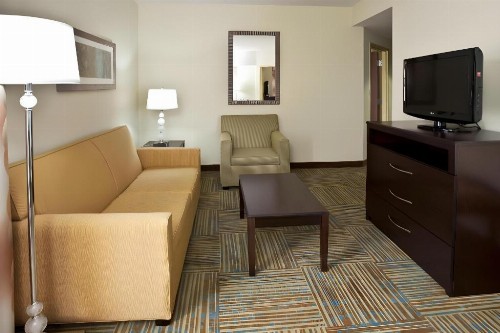 Holiday Inn Express Hotel & Suites Perry an IHG Hotel - image 46