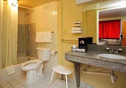 Econo Lodge Perry - image 12