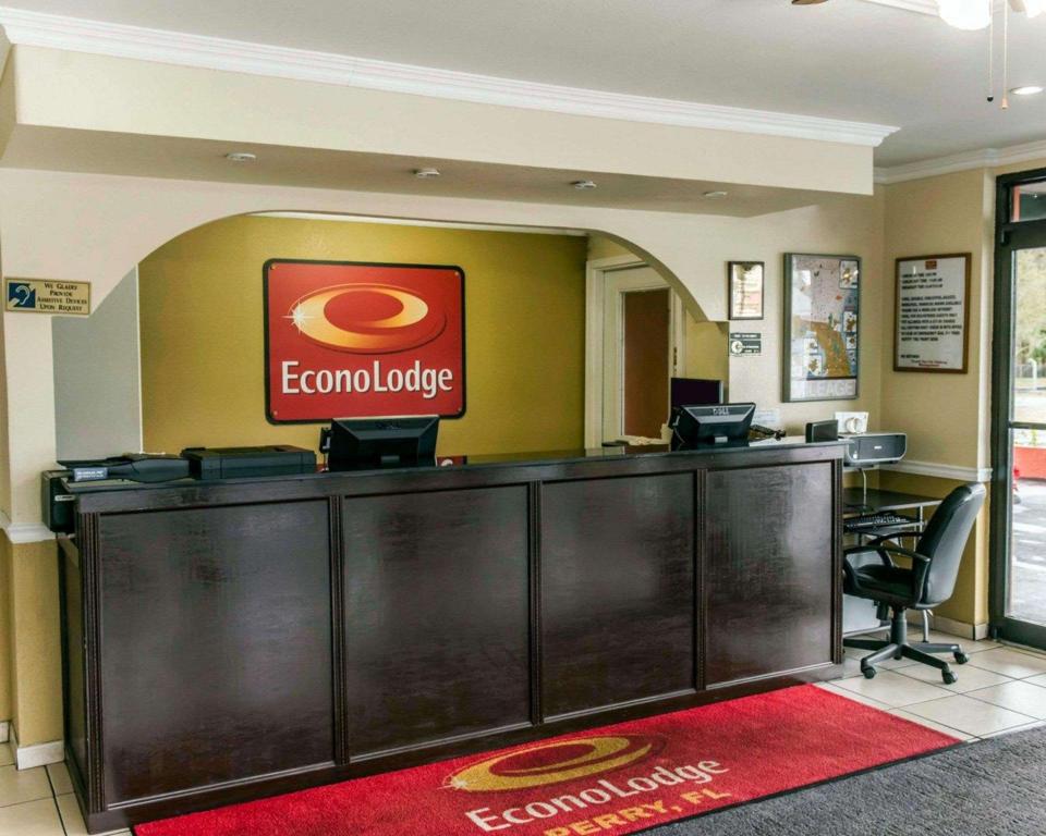 Econo Lodge Perry - image 2