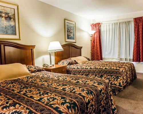 Econo Lodge Perry - image 43