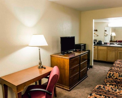 Econo Lodge Perry - image 45