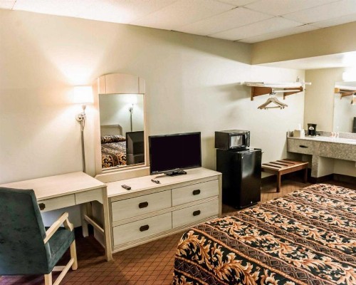 Econo Lodge Perry - image 46