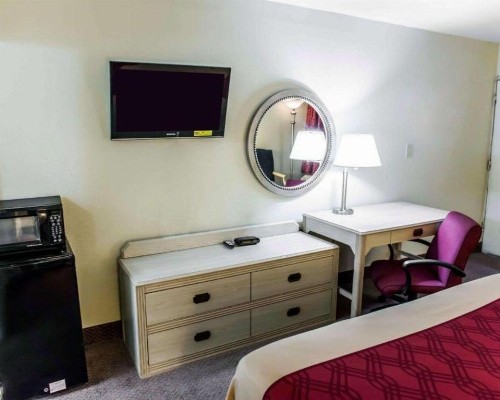 Econo Lodge Perry - image 49