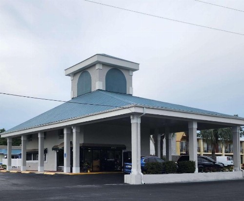 Econo Lodge Perry - image 8