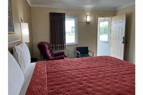 Budget Inn - Perrysburg - image 16