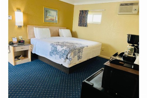 Budget Inn - Perrysburg - image 20