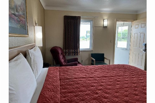 Budget Inn - Perrysburg - image 24