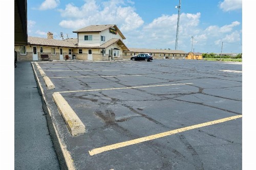 Budget Inn - Perrysburg - image 25