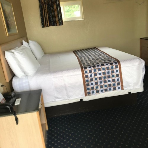 Budget Inn - Perrysburg - image 36