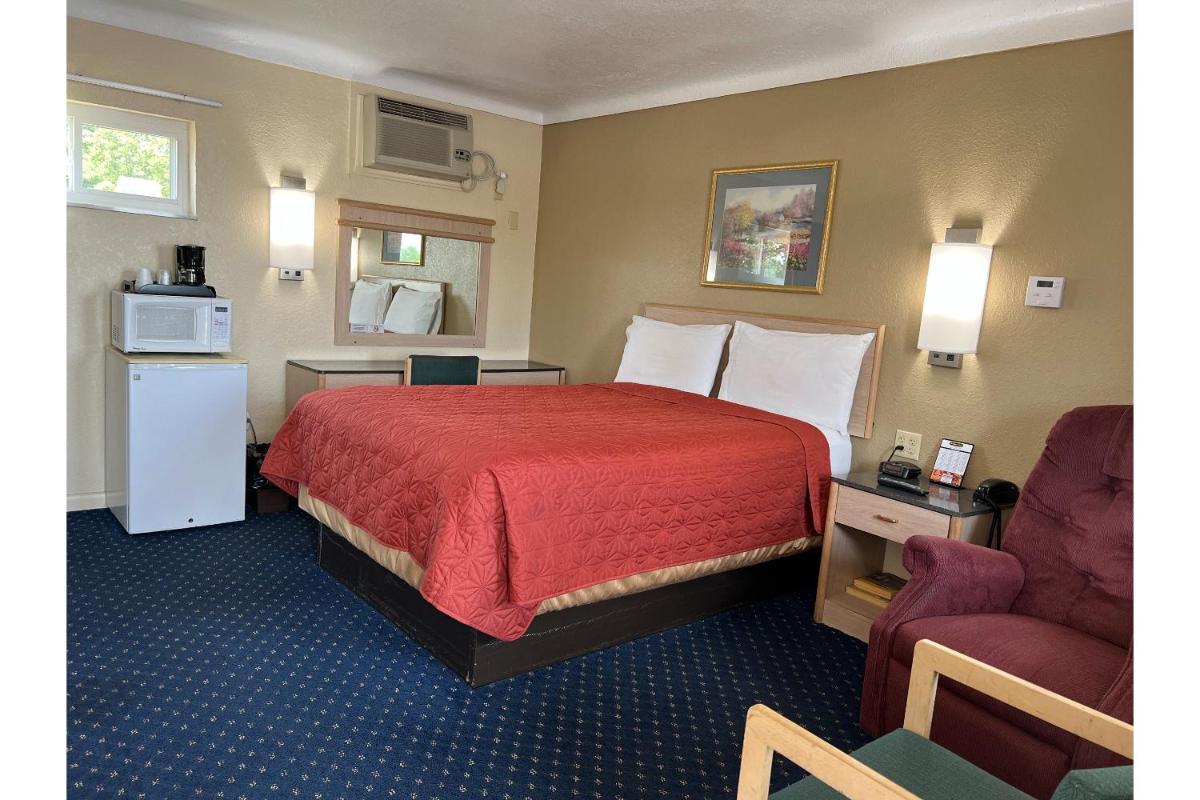 Budget Inn - Perrysburg - image 5